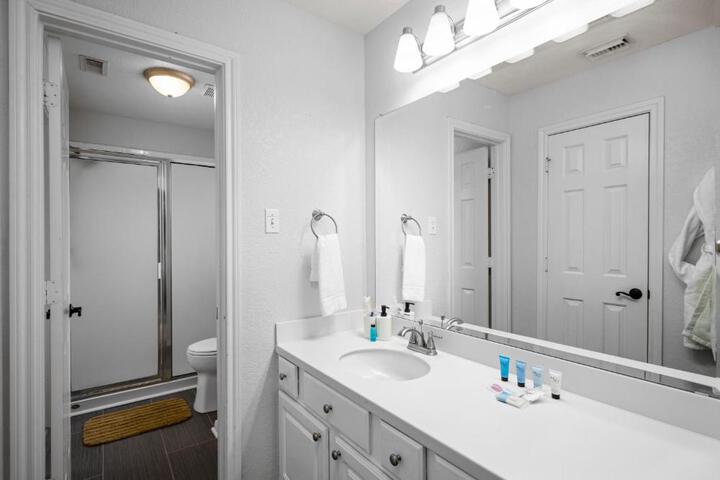 Upscale 4BR Cypress Home w Pool Hot Tub, Theater, Sleeps 20