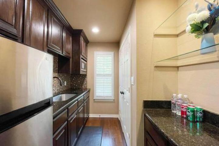 Cheerful 5 Bedroom Home with Heated Pool