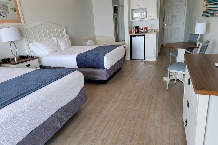 Pointes North Beachfront Hotel – 2 Person Spa Tub Studios
