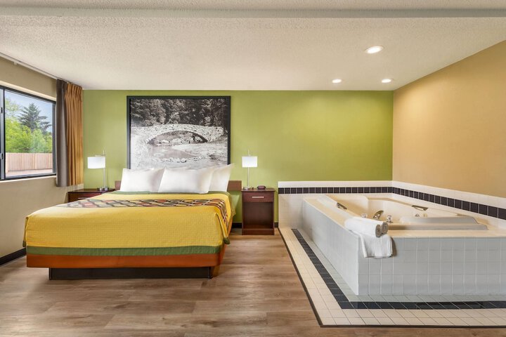 Super 8 by Wyndham Ankeny / Des Moines Area