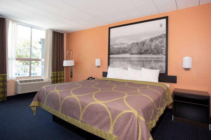 Super 8 by Wyndham Black Mountain / Asheville East