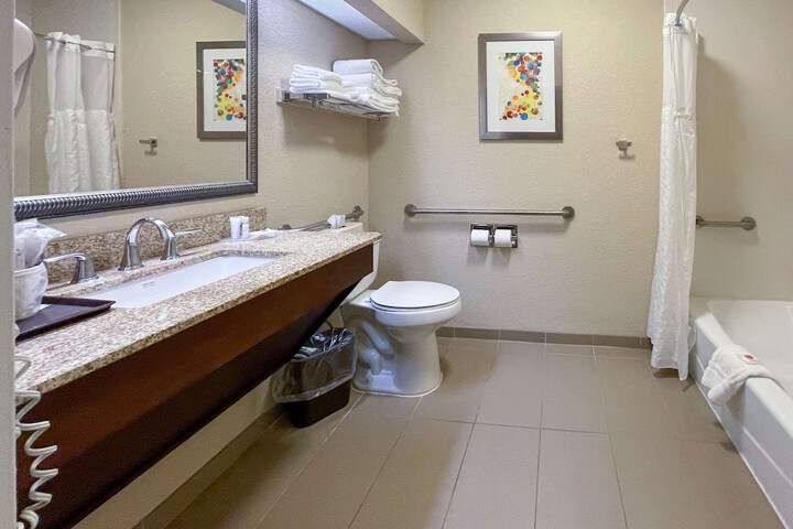 Room 103 of 141