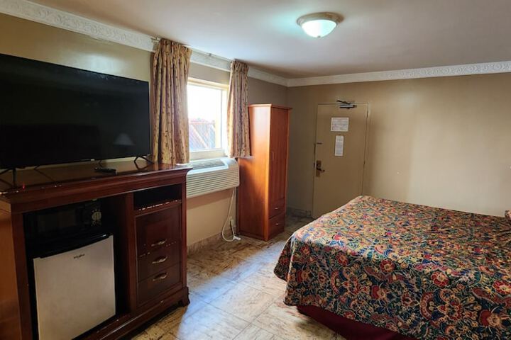 Room 25 of 35