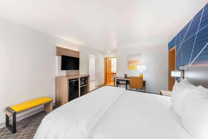 Room 9 of 35