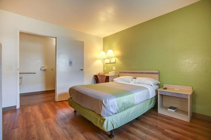 Room 16 of 28