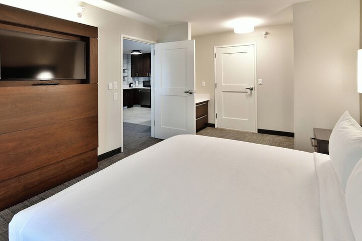 Room 28 of 47