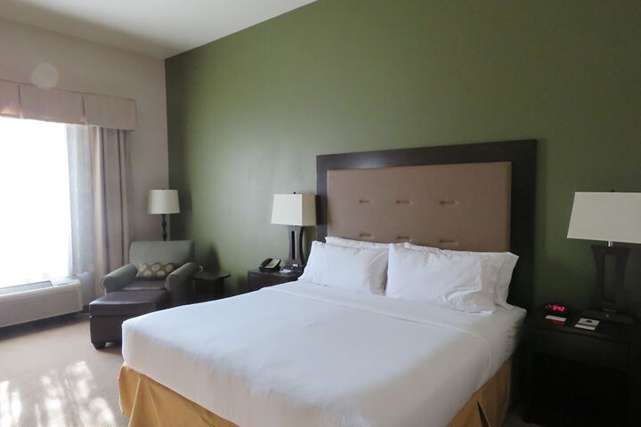 Room 33 of 71