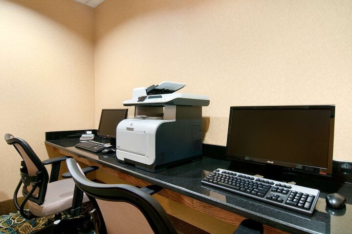 Business Center 19 of 19