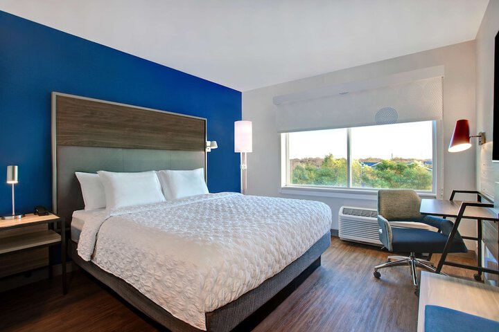 Room 21 of 33