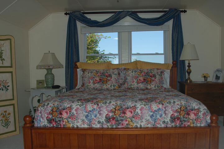 Room 7 of 16