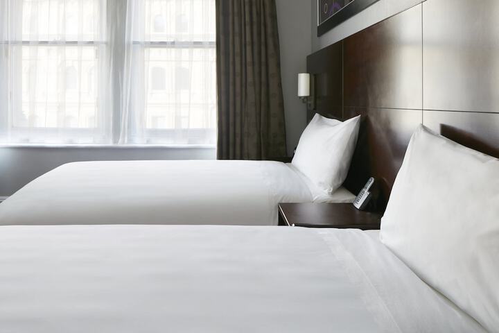Room 42 of 61