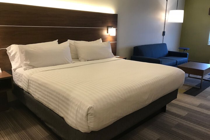 Holiday Inn Express Hotel & Suites Rochester - Victor by IHG