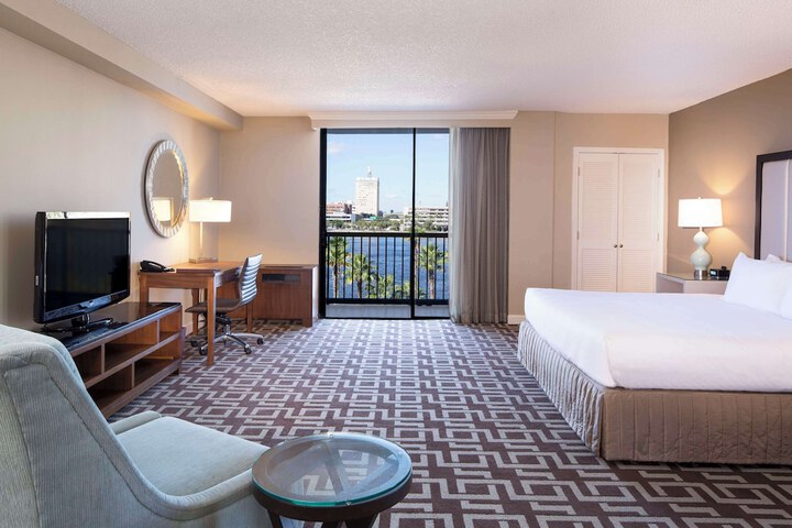 DoubleTree by Hilton Hotel Jacksonville Riverfront