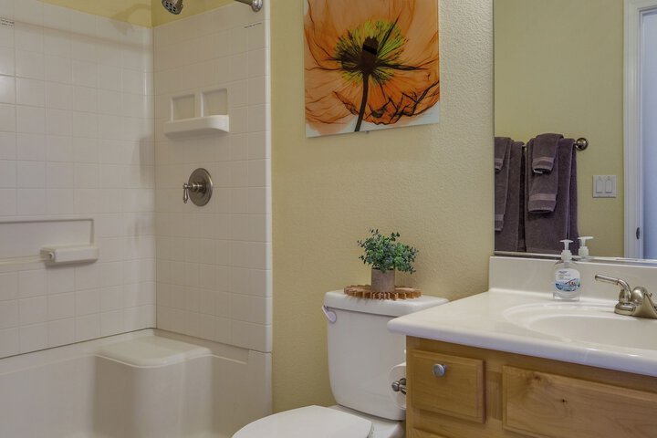 Mesquite Condo w / Community Pool & Hot Tub!