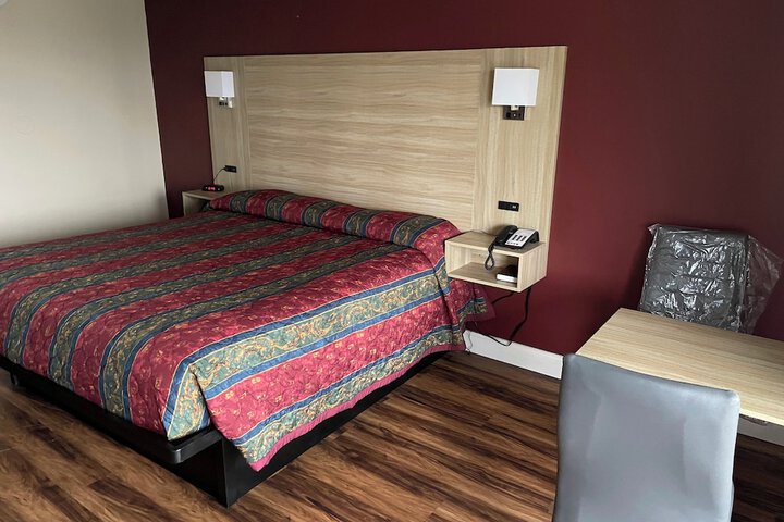 Room 9 of 16
