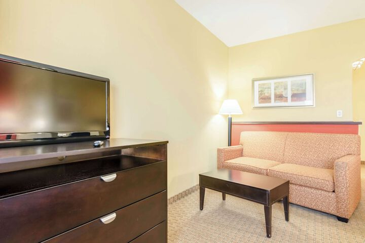 Comfort Suites Salina South