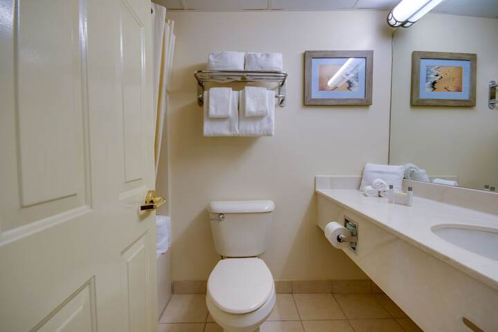 Room 33 of 60