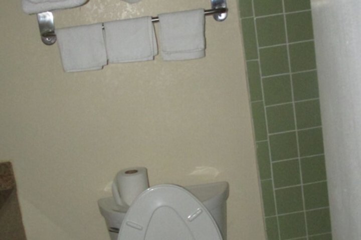 Room 25 of 28