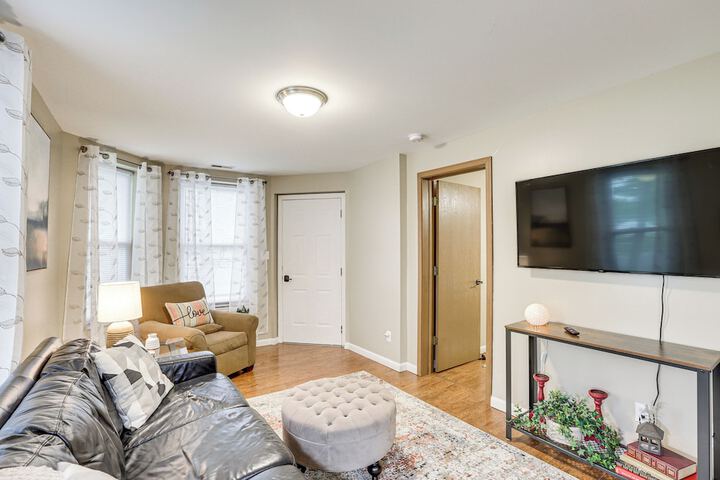 Pet-friendly Pacific Cottage Near Purina Farms!
