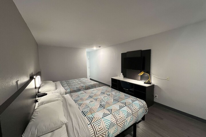 Room 25 of 28