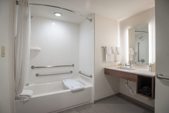 Holiday Inn Pensacola - University Area by IHG