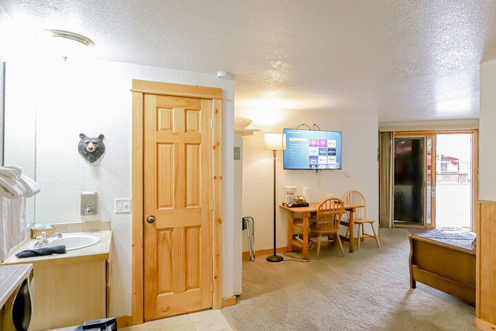 Room 62 of 104