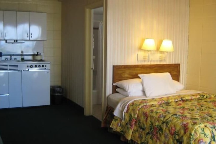 Room 11 of 16