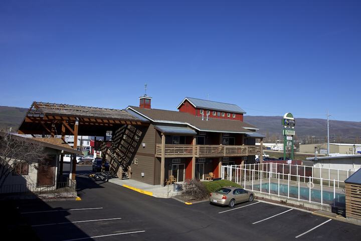 Cousins Country Inn
