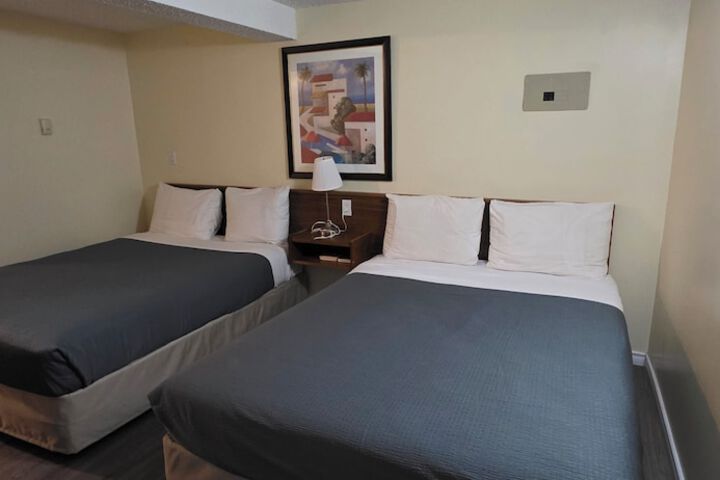 Parkway Motel & European Lodges