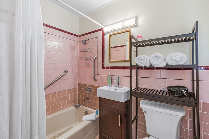 3 BD 2 Bath House Walkable To Bart, Free Parking, Views