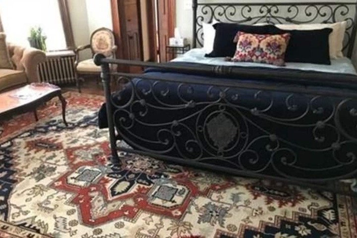 Vineyard Mansion & Carriage House Bed & Breakfast