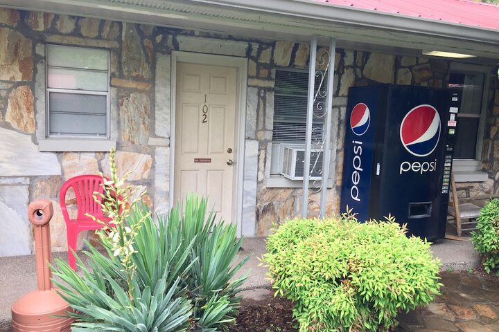 Phillips Historic Motel & Cottages