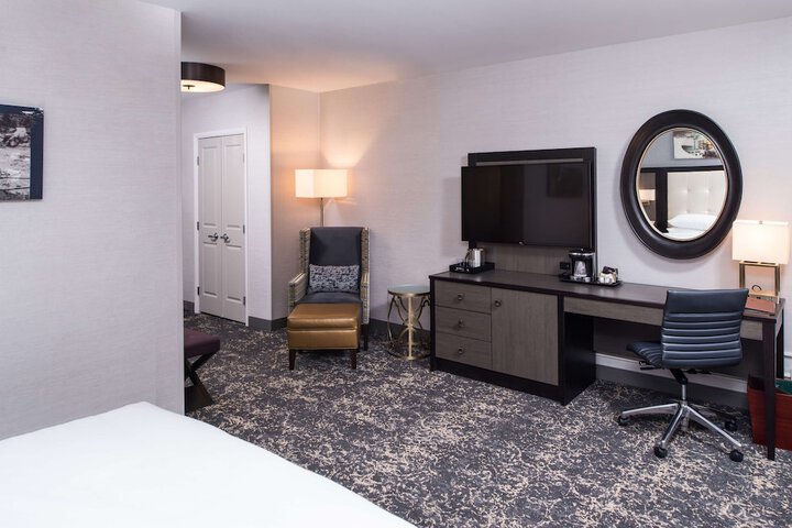 Room 28 of 118