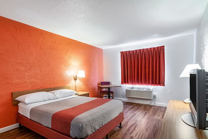 Room 15 of 30