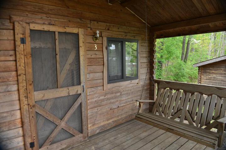Robin Hill Camping Resort One-Bedroom Cottage 8