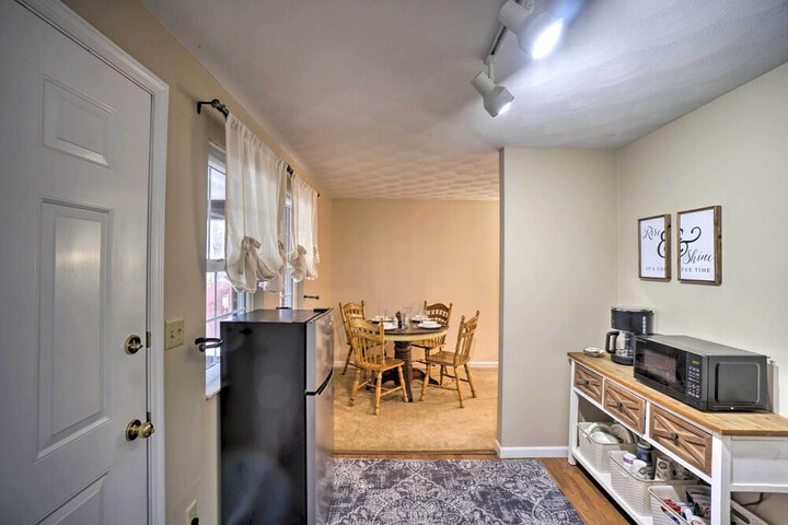 Delightful Tipp City Unit w / Covered Patio!