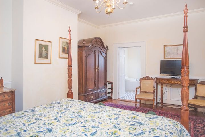 Room 118 of 170