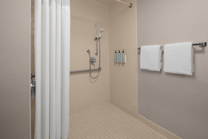 Room 16 of 37