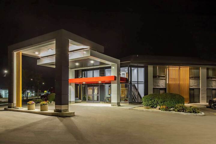 Hotel 5 of 37