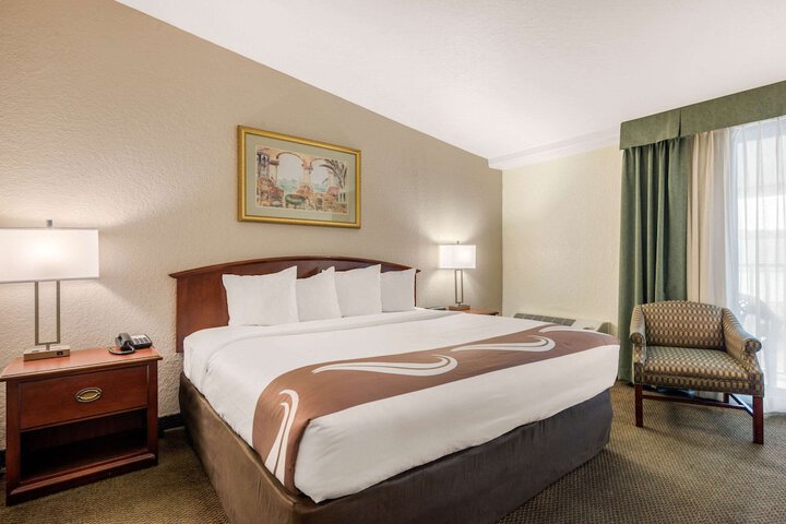 Room 32 of 40