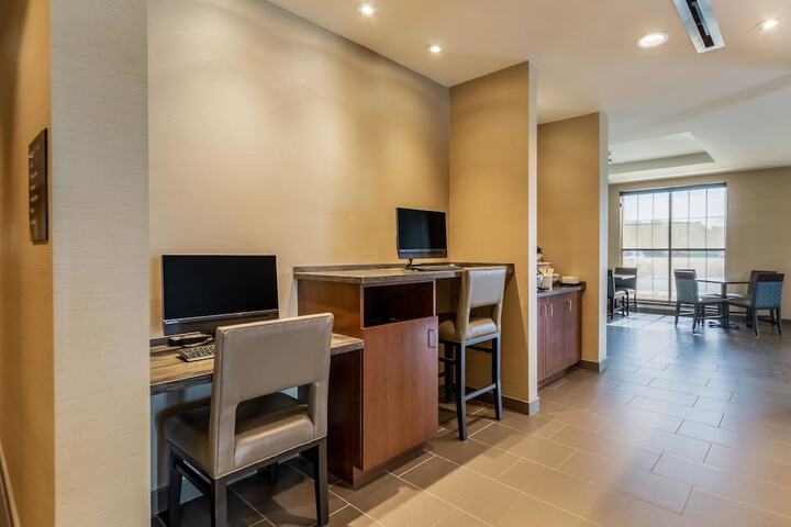 Business Center 41 of 41