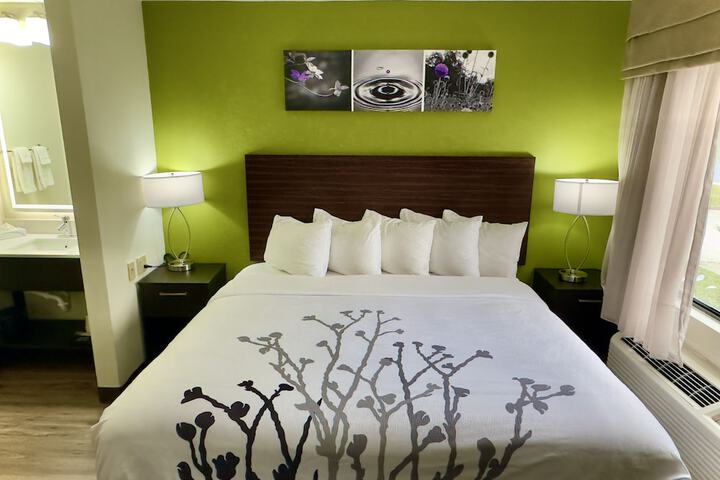 Room 13 of 16