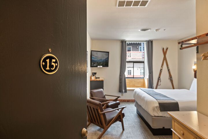 Room 32 of 115