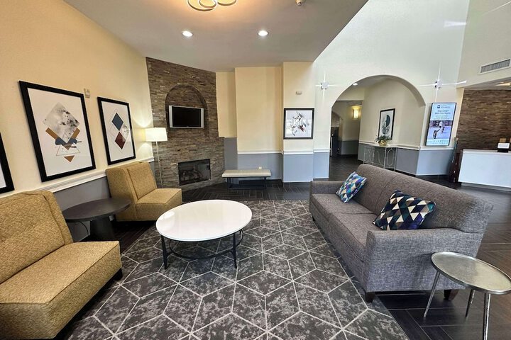 Best Western Plus Bass Hotel & Suites
