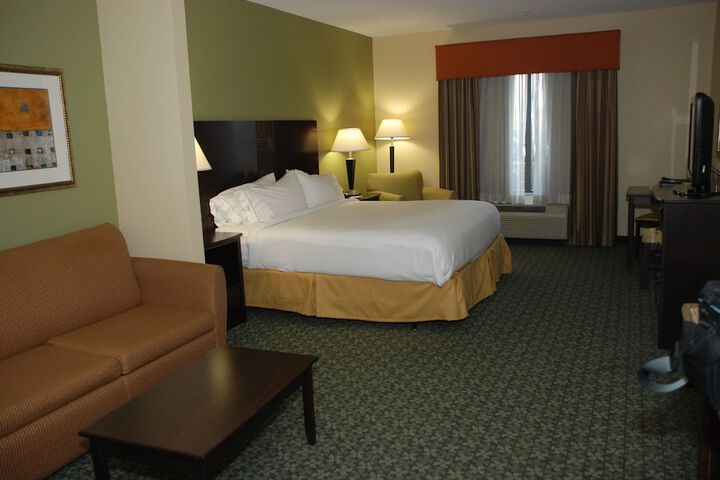Holiday Inn Express & Suites Covington by IHG
