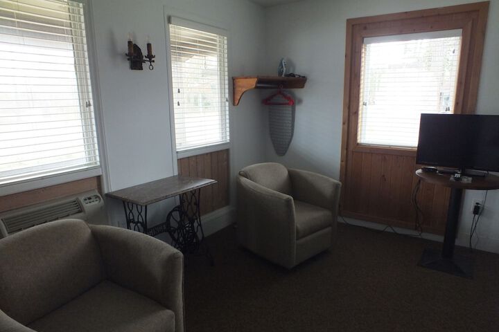 Room 12 of 34