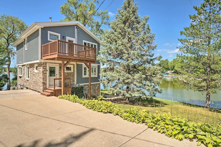 Lakefront Oasis w / Boat Dock Fire Pit, Grill