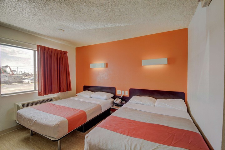 Room 32 of 37