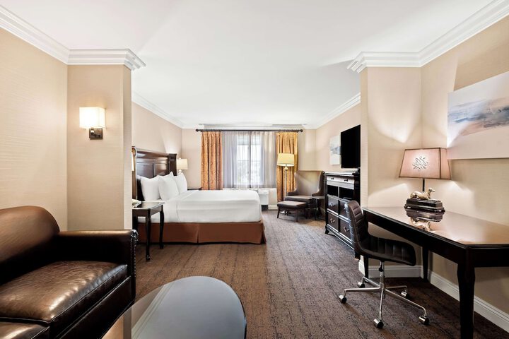 Room 26 of 38
