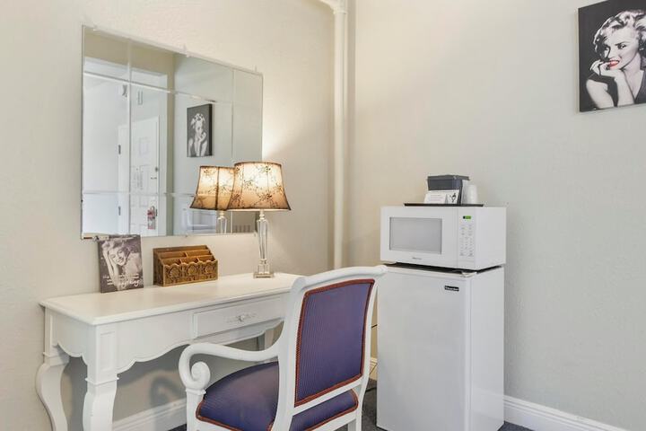 Room 100 of 149